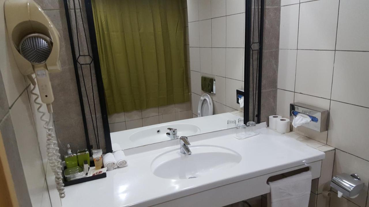 Hotel El Farouk Bamako Esterno foto